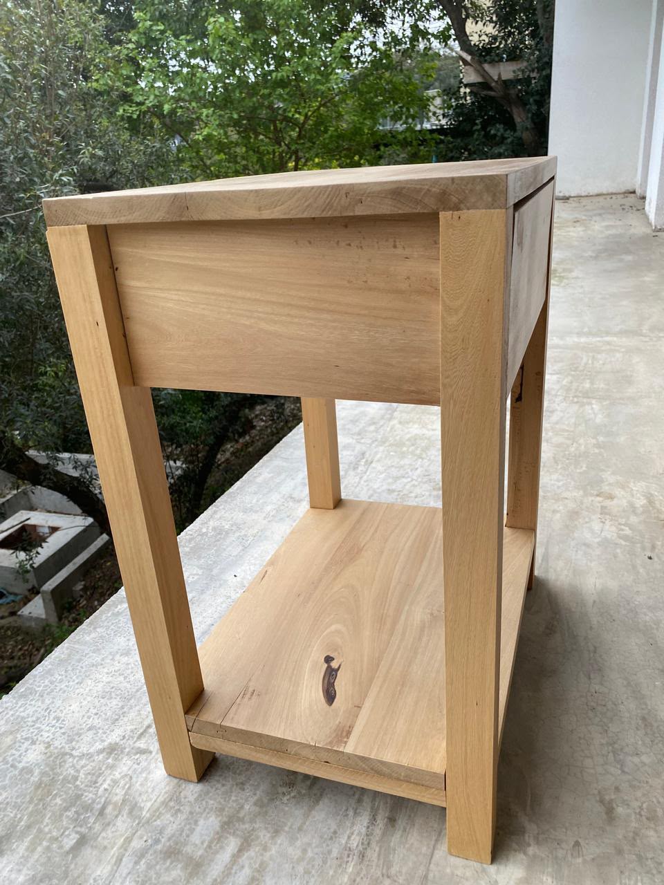 Detalle de estructura y estante inferior en Petiribí